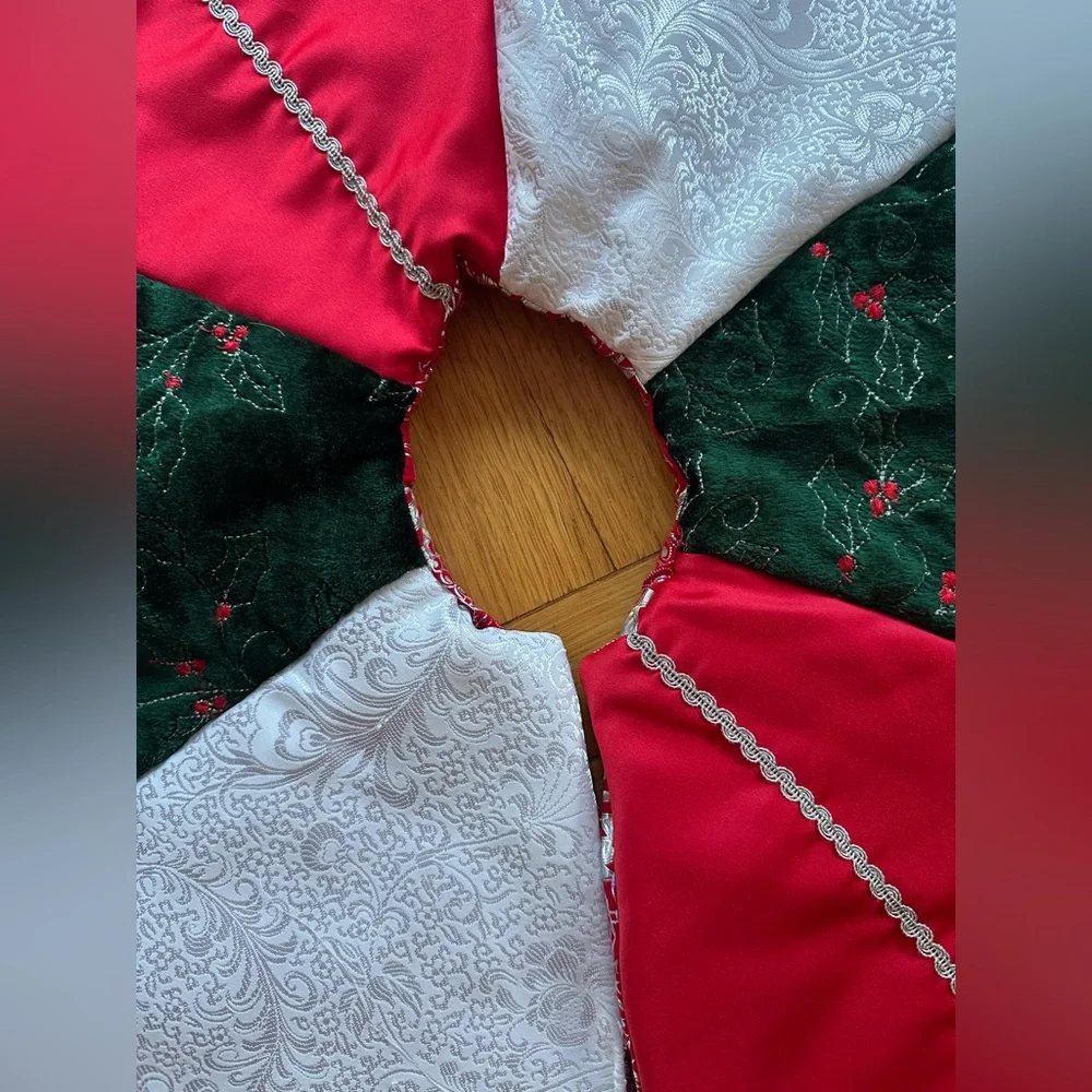 Handmade Vintage Christmas Reversible Red & Green Christmas Tree Skirt. 41”